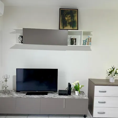 Cozy Bugibba Two Bedroom Appartement