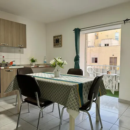 Cozy Bugibba Two Bedroom Appartement