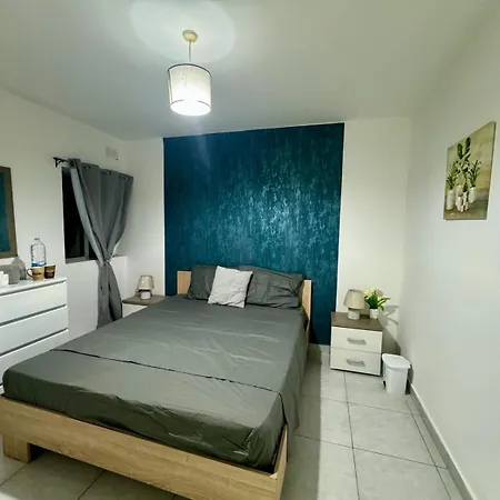 Cozy Bugibba Two Bedroom Apartamento