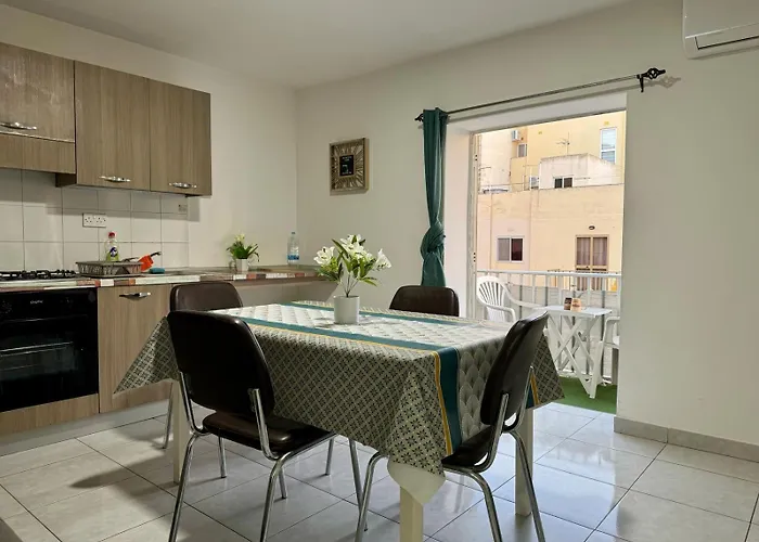 Cozy Bugibba Two Bedroom Apartamento