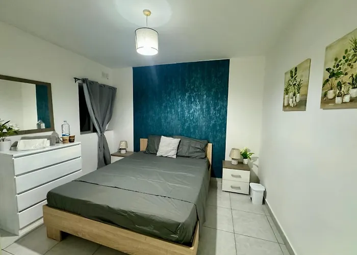 Cozy Bugibba Two Bedroom Apartament