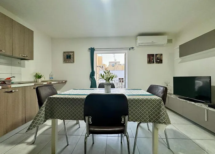 Cozy Bugibba Two Bedroom Apartament St. Paul's Bay