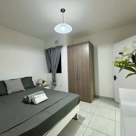 Cozy Bugibba Two Bedroom 公寓 *